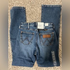 NWT wrangler women’s retro high rise slim boot